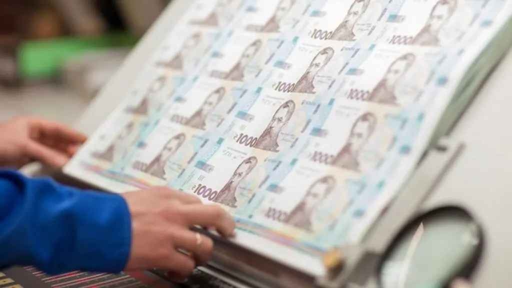 Зарплати українців різко зросли: кому платять найбільше