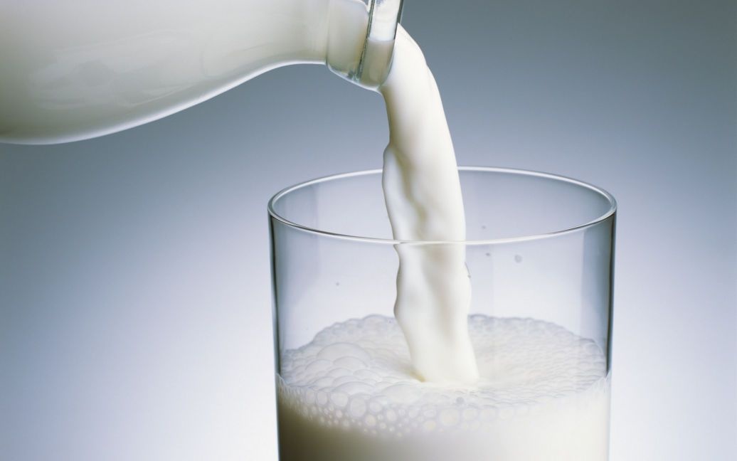Кисле магазинне молоко: біолог розповіла, чи варто його вживати