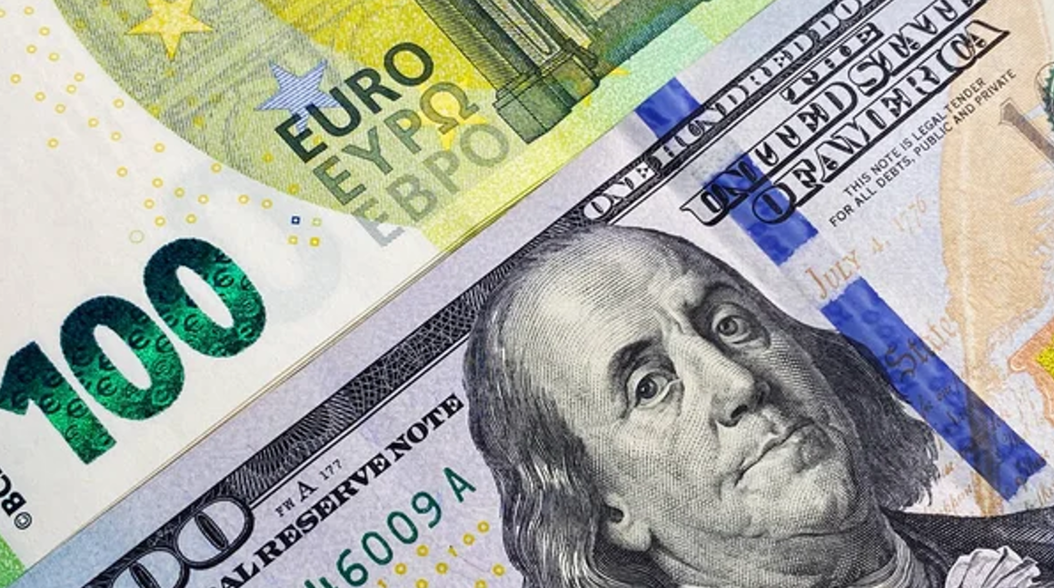 Стоимость доллара и евро в обменниках: свежие курсы валют
