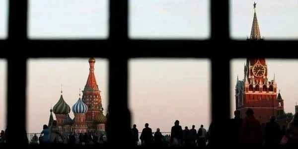 Bloomberg: Санкції проти РФ не працюють, потік нафтодоларів у скарбницю Кремля зростає