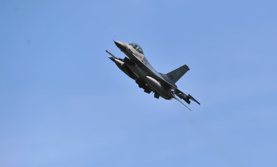 У США розпочалася підготовка українських пілотів управлінню F-16