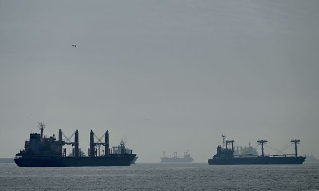 У Чорному морі напоровся на міну балкер із зерном, - Reuters