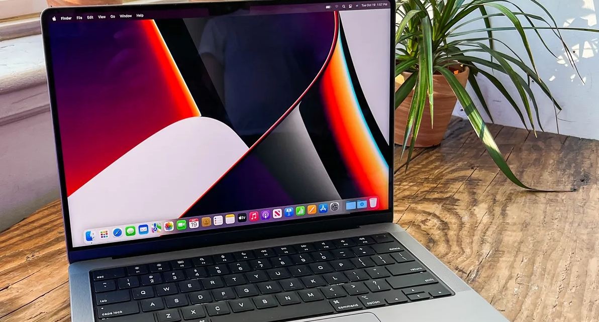 Екрани MacBook масово "посипалися", Apple відмовчується