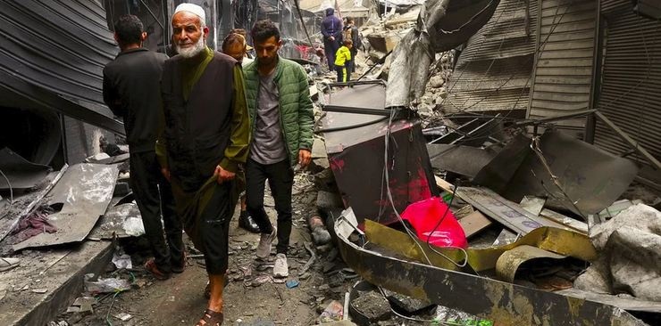 Население Газы бросилось грабить склады ХАМАС