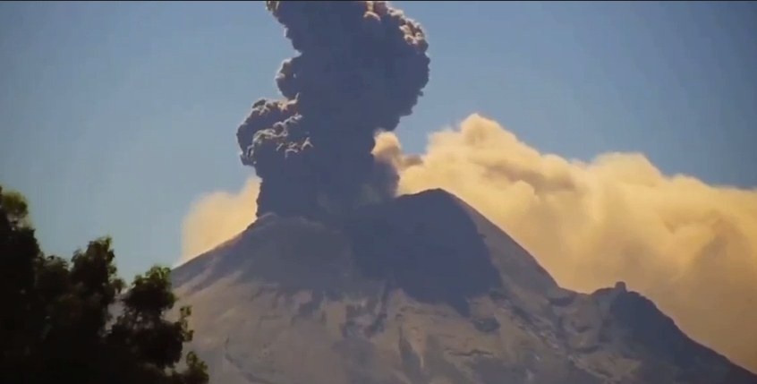 Извержения вулканов прокатились по планете: эксперты объяснили, пришло ли время паниковать
