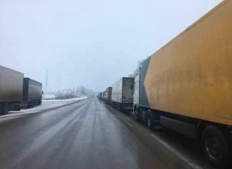Словаччина тимчасово розблокувала пункт пропуску на кордоні з Україною