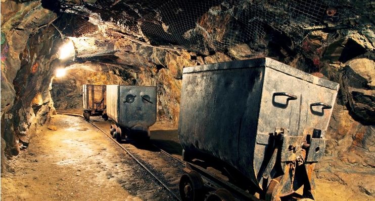 В современной Украине впервые в истории шахты начали нанимать на работу женщин, - Reuters