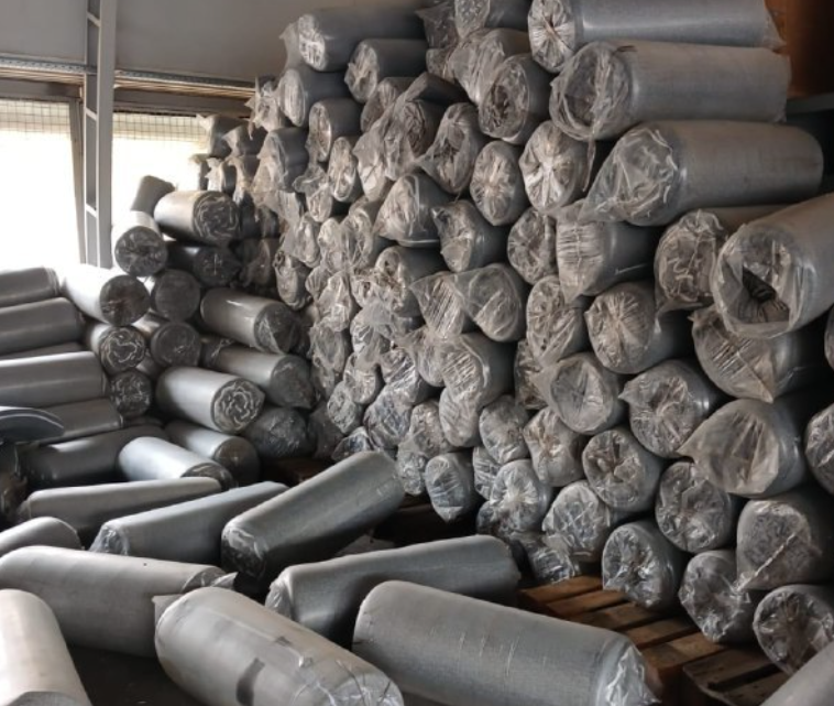 Пролежала более года: в Запорожье нашли около 200 тонн гумпомощи