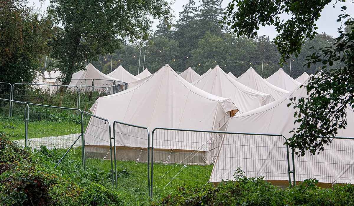 Многие беженцы в Ирландии будут жить зимой в холодных палатках