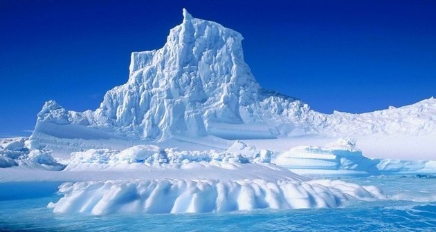 Впервые за тридцать лет начал дрейфовать крупнейший в мире айсберг