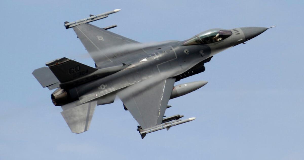 Бельгія підтвердила наміри передати Україні винищувачі F-16 у 2025 році