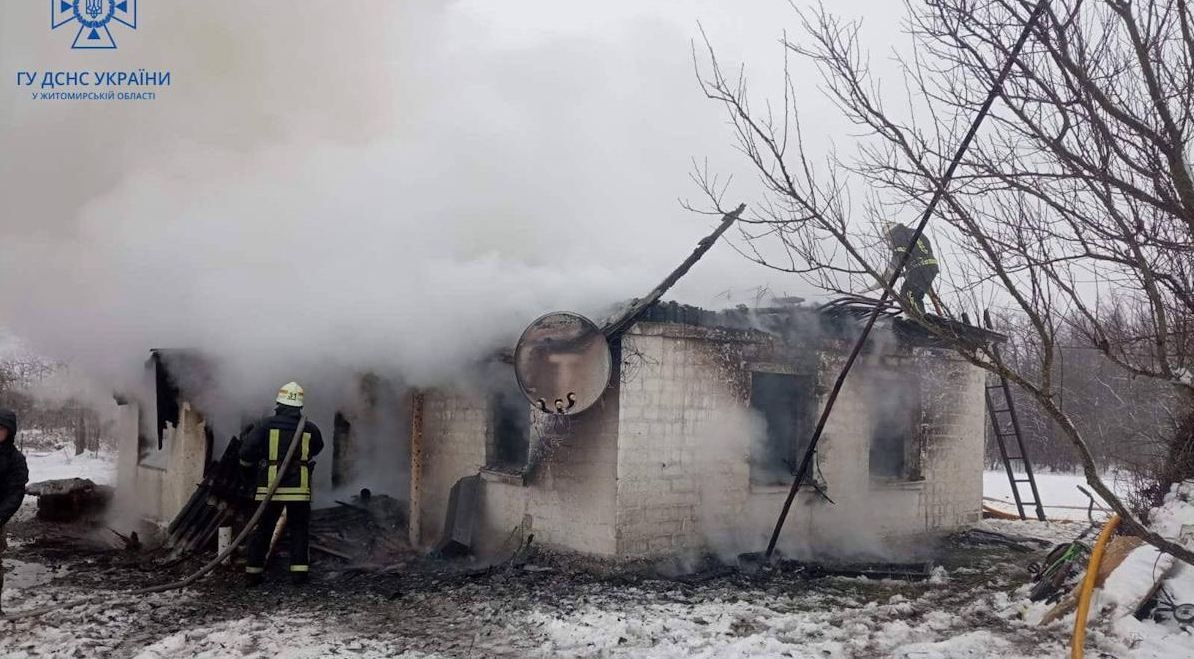Пожежа на Житомирщині забрала життя трьох дітей, мати отримала опіки