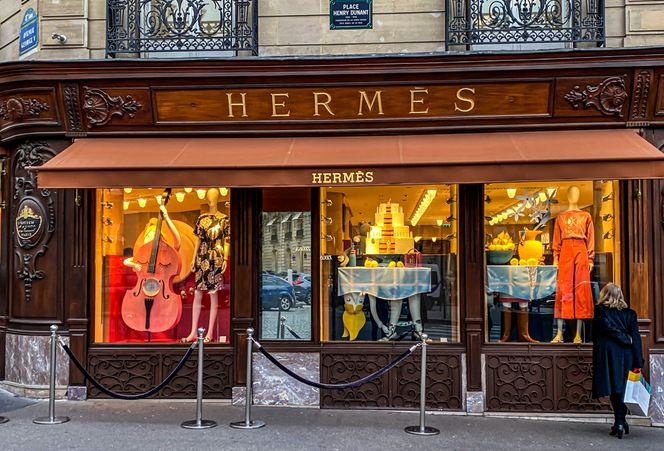 80-річний власник Hermès хоче усиновити 51-річного садівника, щоб залишити з носом рідних племінників