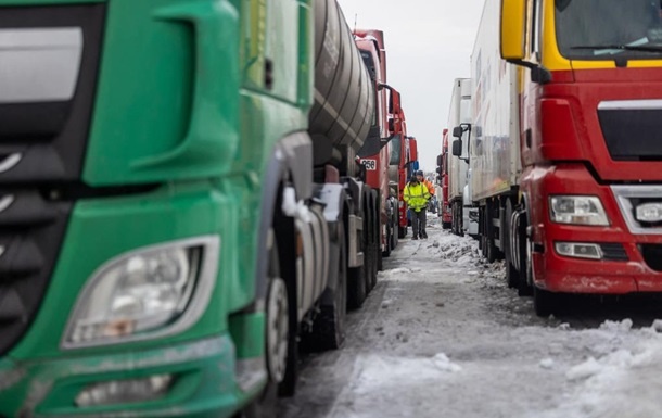 У чергах на кордоні застрягло понад 5 тис. вантажівок - ДПСУ