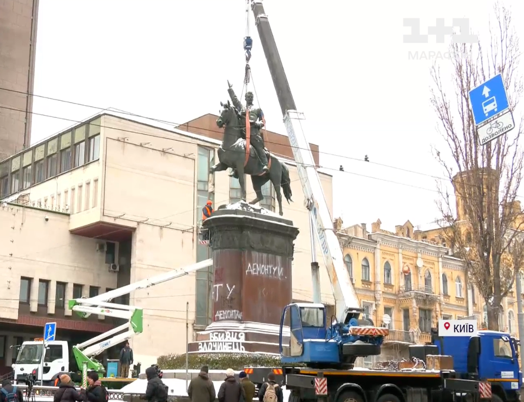 Демонтаж пам'ятників у Києві: скільки монументів планують знести