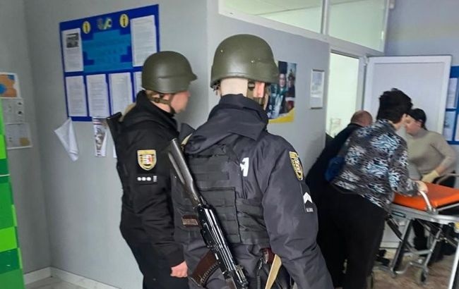 На Закарпатье депутат подорвал гранаты в здании сельсовета, много пострадавших