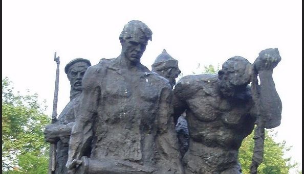 У Києві демонтували ще один радянський пам'ятник