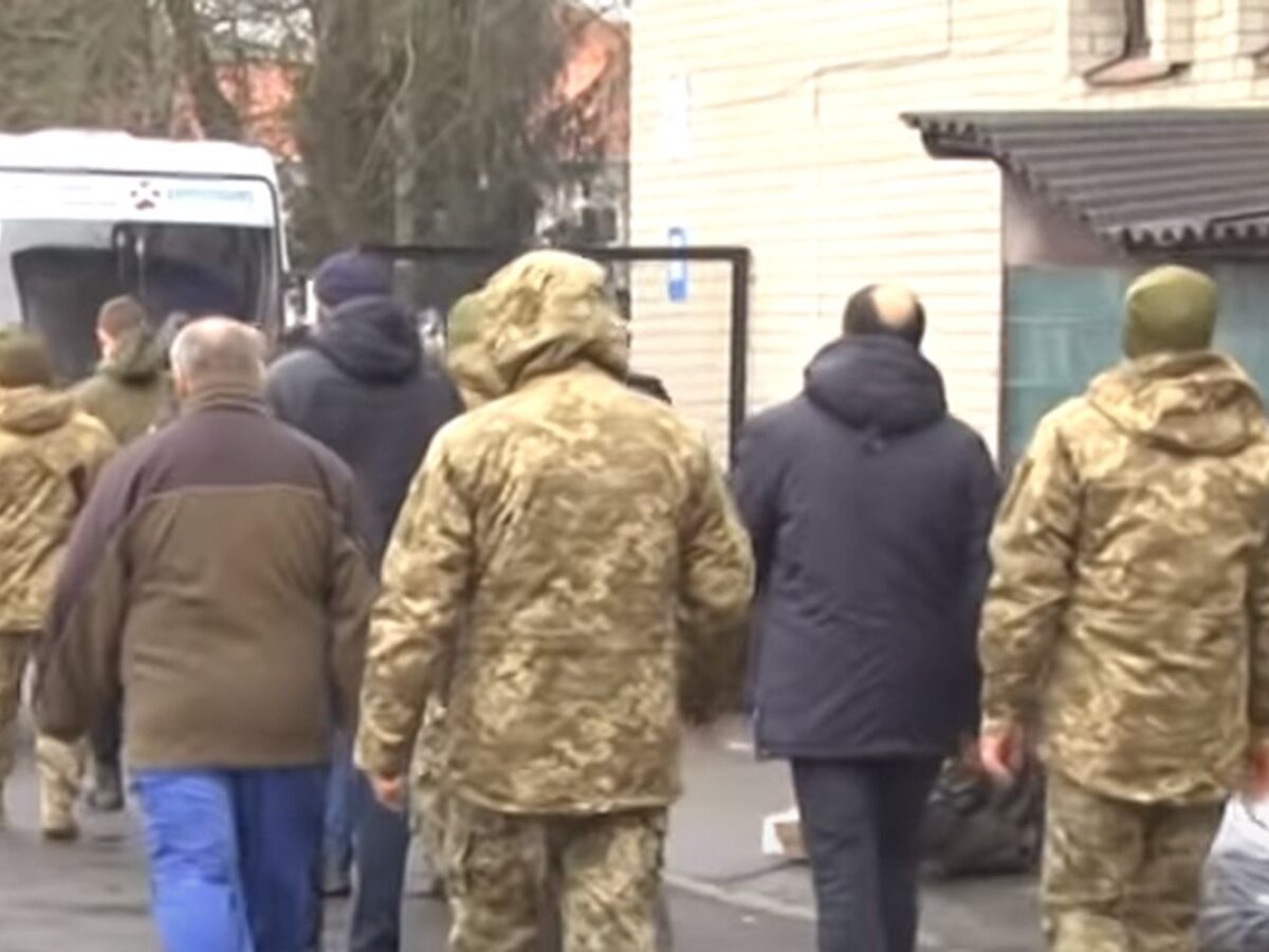 Жінки, студенти та поліція: в Україні готують повну мобілізацію населення