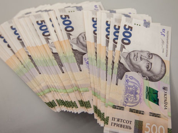 Українцям пообіцяли зарплати у 30 тисяч грн: Кабмін назвав терміни зростання доходів