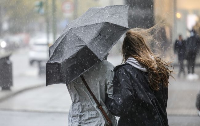 Дожди, местами с мокрым снегом: в Украине ожидается ухудшение погоды