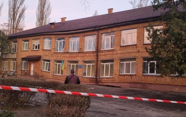 Киев постепенно уходит под землю: теперь аварийно просело здание детсада