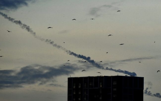 В небе над Киевом сбили более 30 воздушных целей, - КГВА