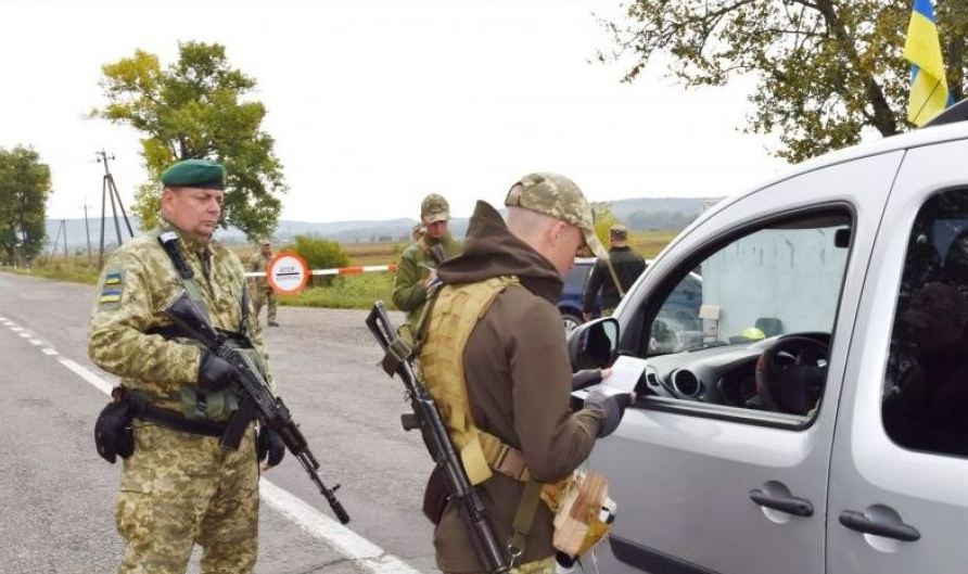 У Мережі повідомляють, що чоловіків з інвалідністю не випускають за кордон: відповідь Держприкордонслужби