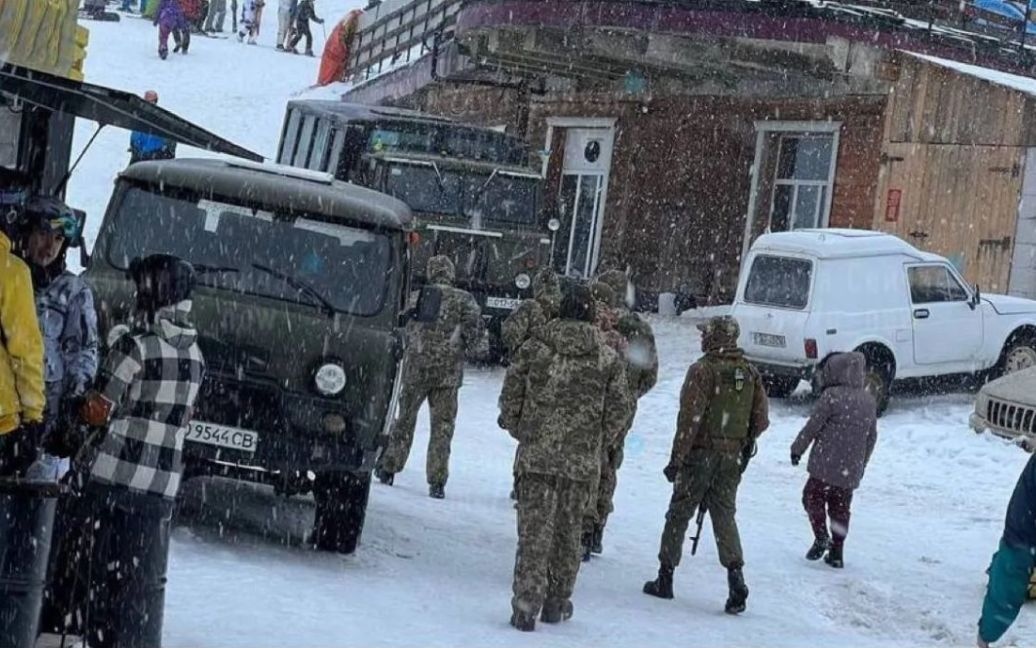 Замість лиж – автомати: ТЦКашники 1 січня відвідали курорт Драгобрат