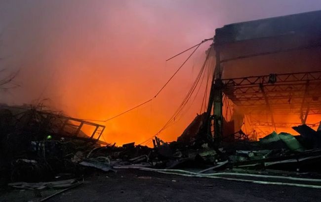 В Киеве в результате ракетного удара повреждены производственные мощности фабрики военной одежды