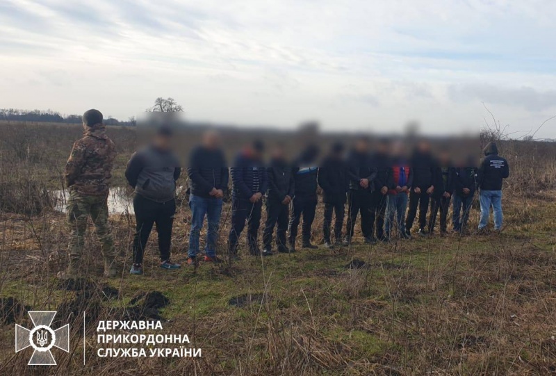 "Побег из Шоушенка" сорвался: пограничники со стрельбой задержали 12 "уклонистов"