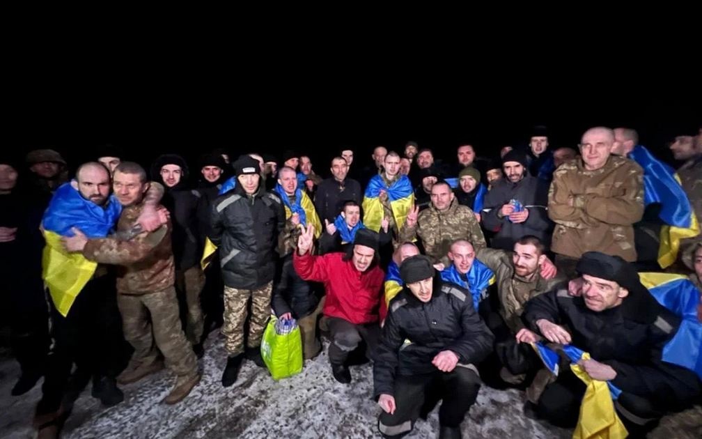 Найбільший обмін за довгий час: із полону повернулися 230 українських захисників та захисниць