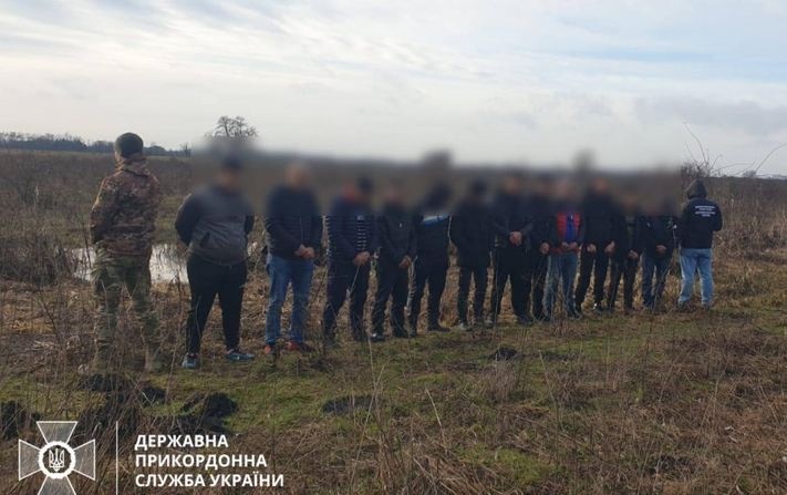 Пришлось стрелять: пограничники у границы с Венгрией задержали 12 уклонистов