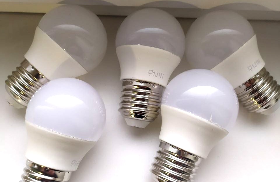"Укрпочта" начала новый этап выдачи пенсионерам LED-ламп