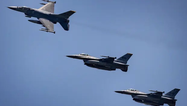 В США уточнили, когда украинские пилоты будут готовы управлять F-16