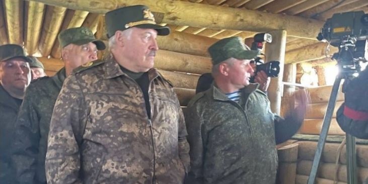 Хрипить і ходить боком: Лукашенко зовсім поганий