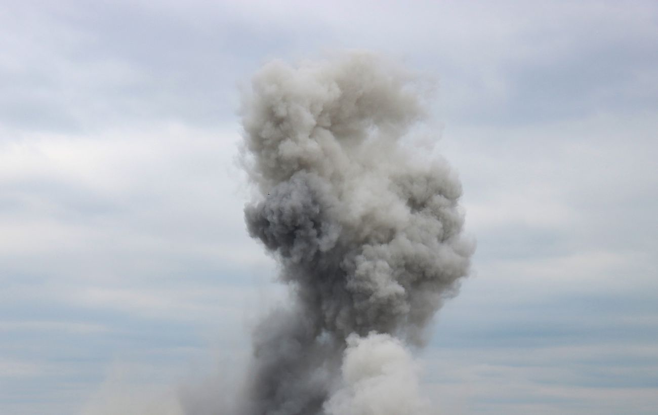 В Кривом Роге ракета ударила по ТРЦ: жители слышали несколько взрывов