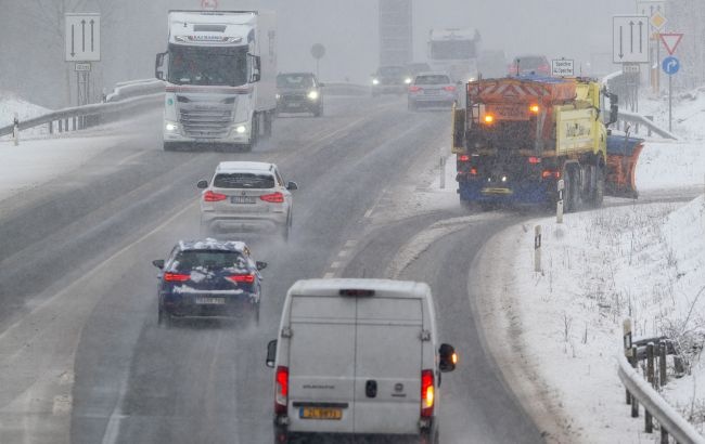 Негода в Україні: водіям дали кілька порад на випадок поїздки