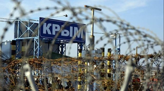 В Крыму девушки-диверсантки отравили 46 военных РФ и, остреливаясь, ушли от погони: подробности