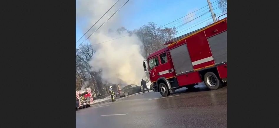 В центре Киева выгорел BMW