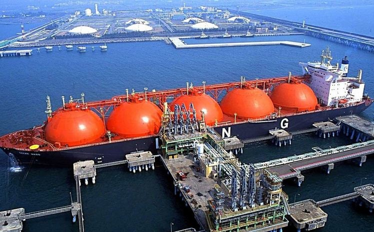 Европа замерзнет? Катар остановил поставки газа через Красное море