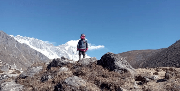 Восхождение сделало мировой рекордсменкой: четырехлетняя девочка почти покорила Эверест