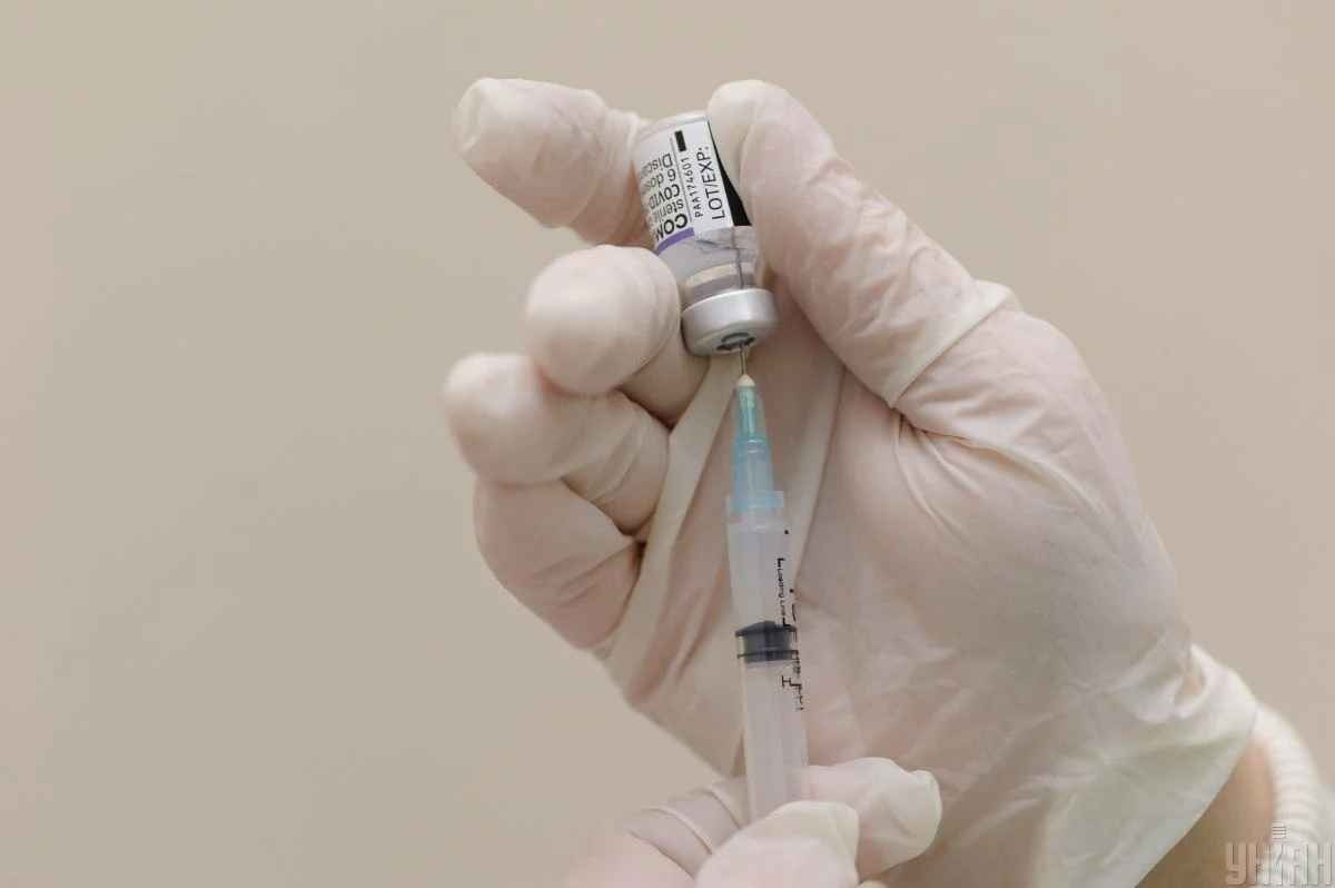 В ВОЗ подсчитали, сколько жизней удалось спасти благодаря вакцине против COVID-19