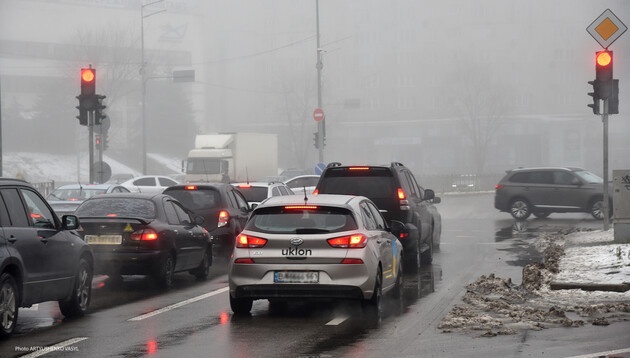 Дощі, тумани та налипання мокрого снігу: синоптик попередив про небезпечну погоду