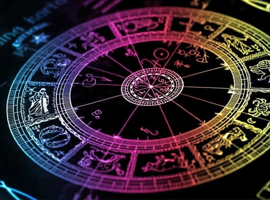 Любовный гороскоп на февраль: кому лучше заняться планированием совместного будущего