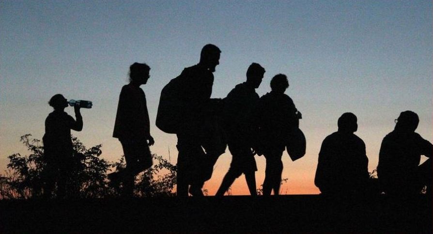 "Должны найти работу": кого из переселенцев оставят без выплат с 1 марта