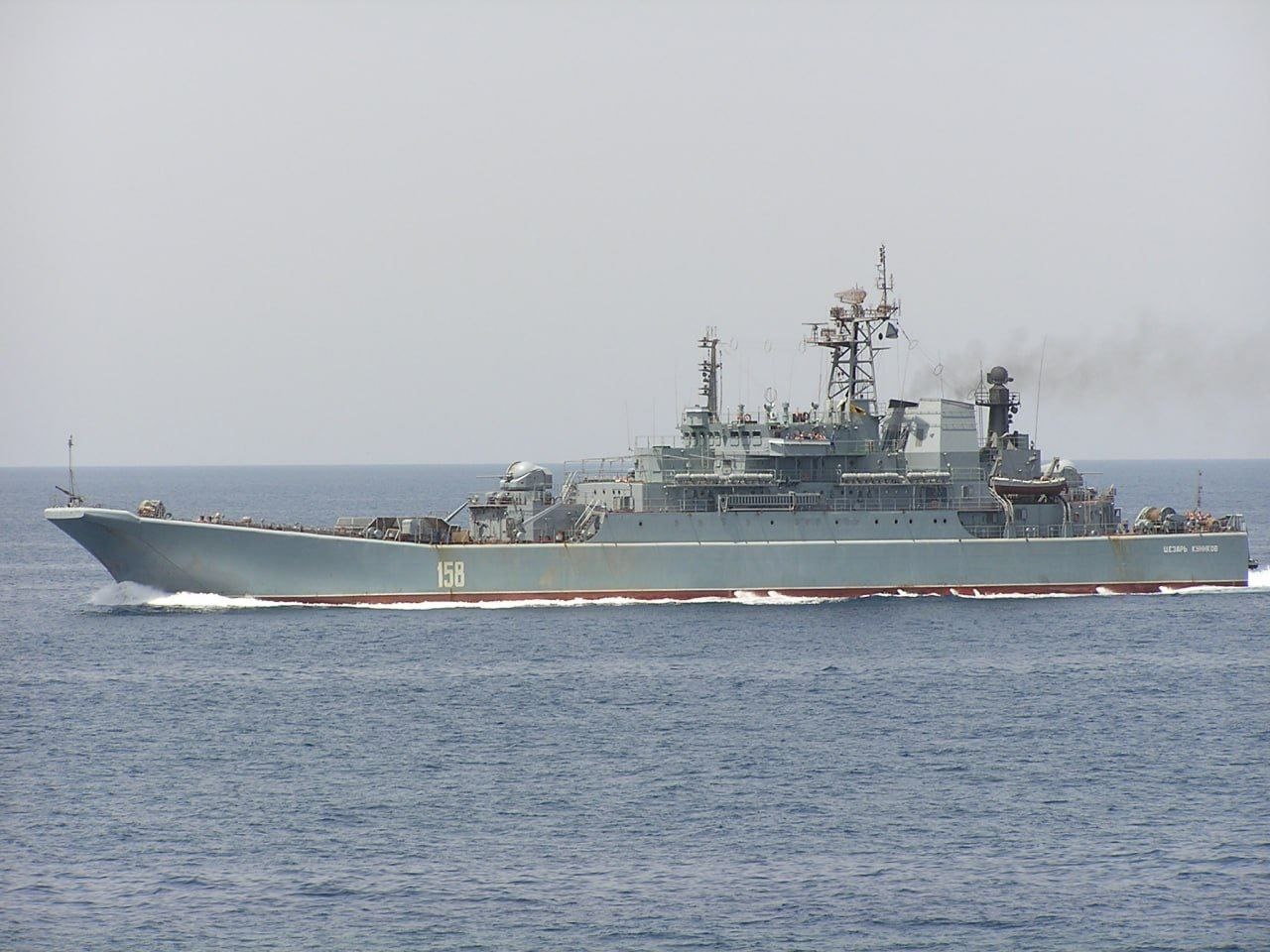 Удар по большому десантному кораблю в Черном море: в ГУР подтвердили атаку