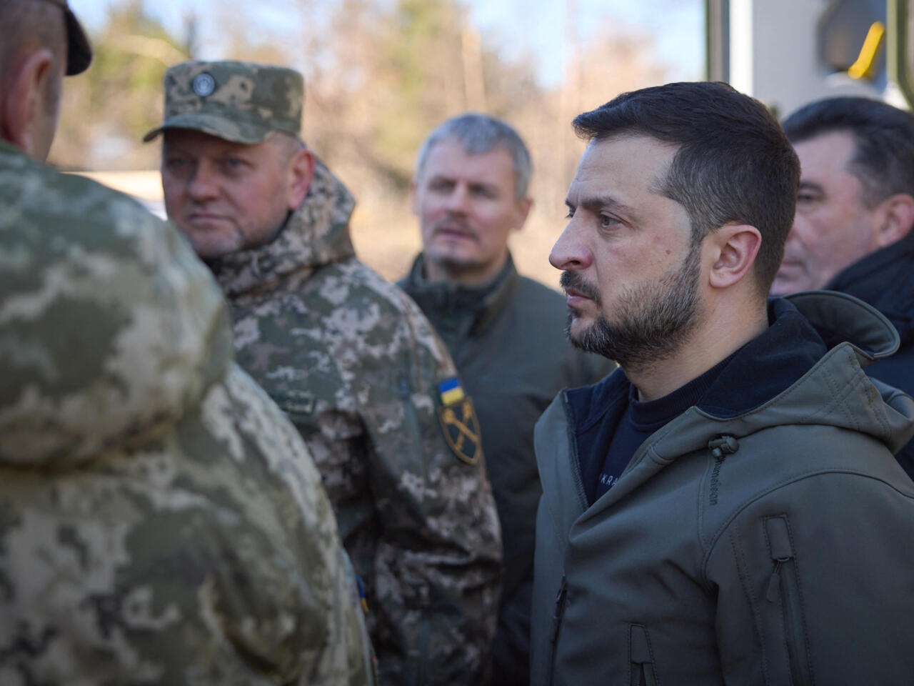 Кому з політиків та військових найбільше довіряють українці: результати опитування
