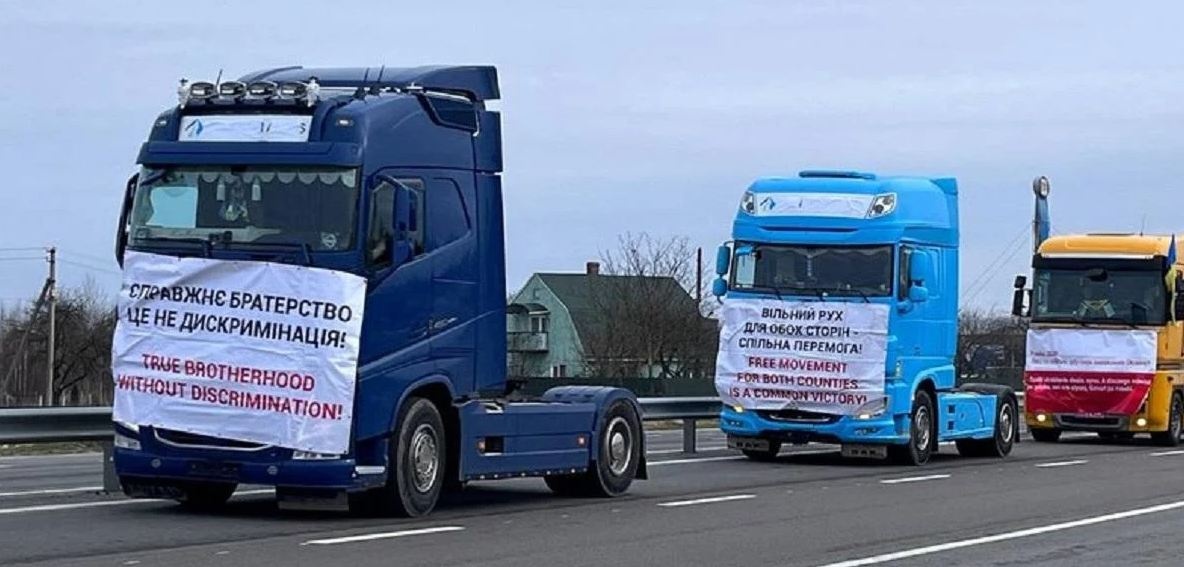 Украинские перевозчики начали блокаду границы с Польшей: подробности