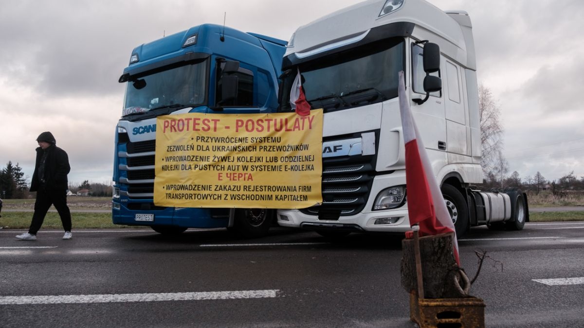 Польські фермери заблокували п'ять пунктів пропуску на кордоні з Україною