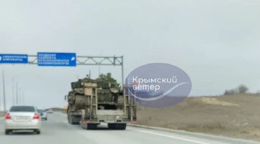 Оккупанты перебрасывают танки: уже известен маршрут через Симферополь